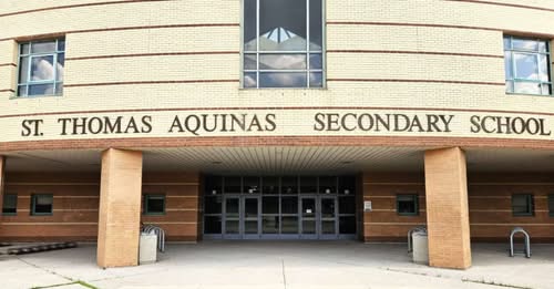 On Wednesday, April 30, 2025, St. Thomas Aquinas Secondary School in Brampton, Ontario, was placed under lockdown following reports of a shooting incident on campus. Peel Regional Police responded swiftly, securing the premises and ensuring the safety of students and staff. As of now, no injuries have been reported, and authorities are actively investigating the situation. 