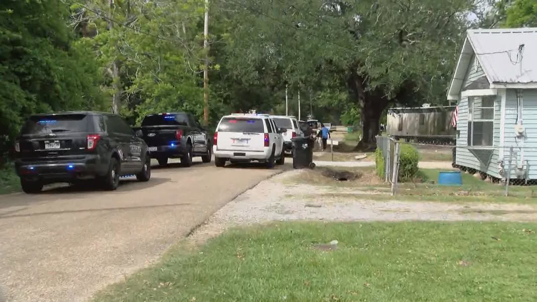 The Iberia Parish Coroner’s Office has officially identified the victim of a recent fatal shooting in Jeanerette, Louisiana, as 40-year-old Terry Charles, a resident of the community.